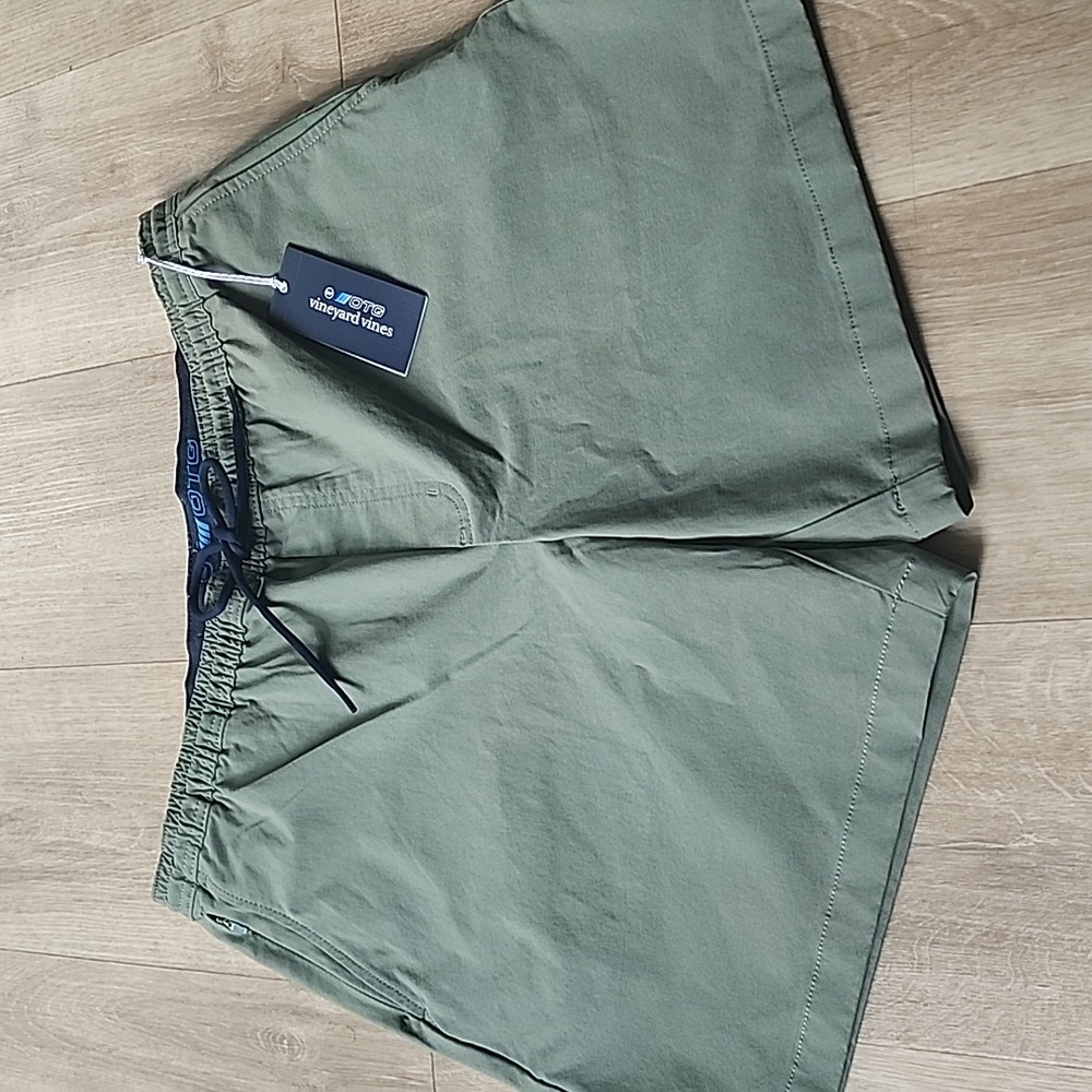 NWT Men's vinyard vines on the go shorts